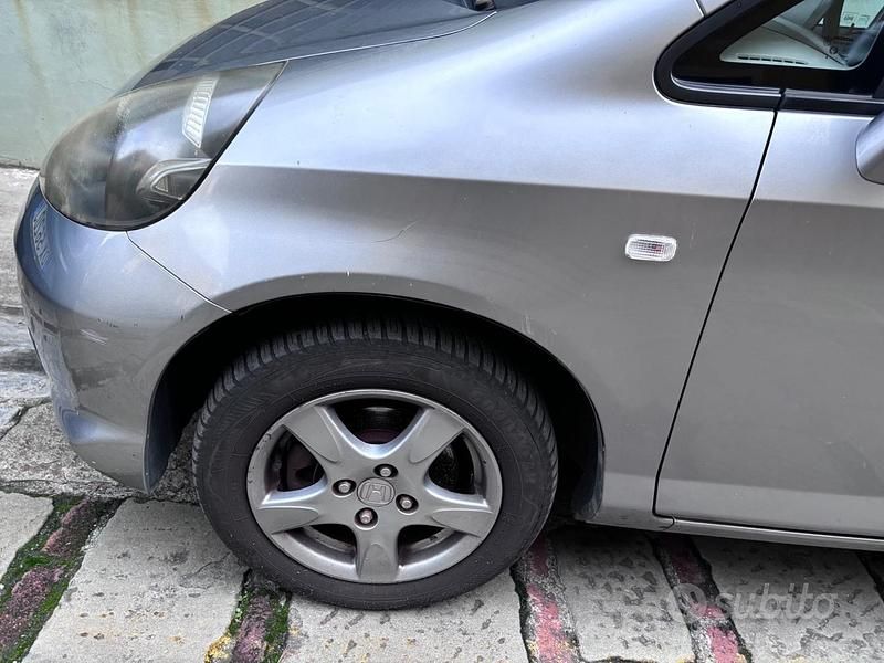 Usata Honda Jazz 82 CV (60 kW) 2007 Grigio Utilitaria