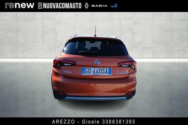 Usata Fiat Tipo Cross 101 CV (74 kW) 2021 Arancione Berlina