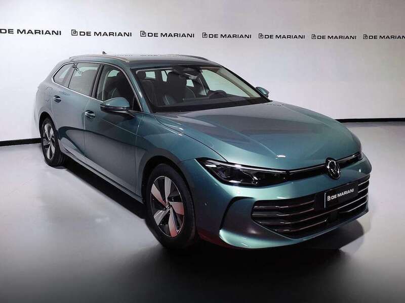 Usata VW Passat Business 150 CV (110 kW) 2024 Verde Station wagon