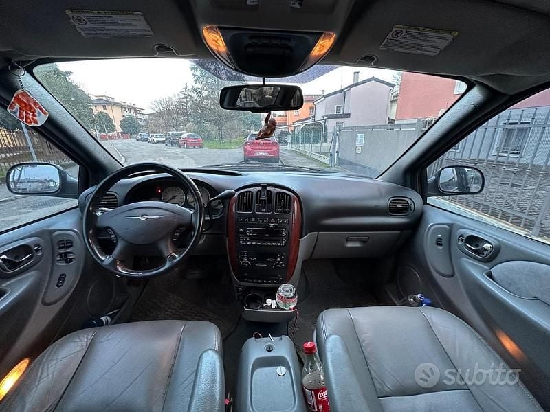 Usata Chrysler Grand Voyager Limited 150 CV (110 kW) 2007 Nero Monovolume