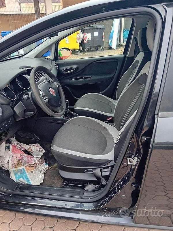 Usata Fiat Grande Punto 77 CV (56 kW) 2012 Nero Utilitaria