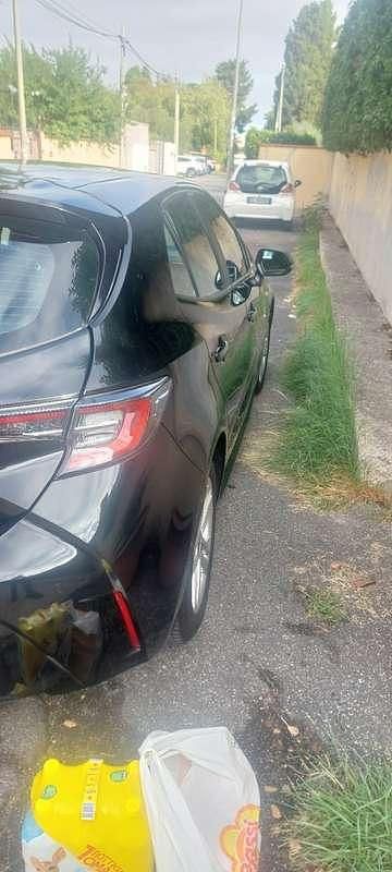 Usata Toyota Corolla Active 98 CV (72 kW) 2021 Nero Berlina