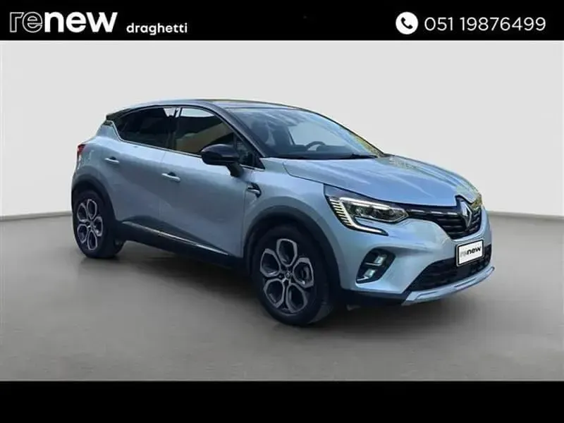 Usata Renault Captur Techno 145 CV (106 kW) 2023 Grigio chiaro SUV