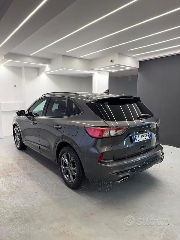 Usata Ford Kuga ST-Line 120 CV (88 kW) 2022 Grigio SUV