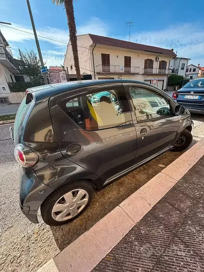 Usata Toyota Aygo 68 CV (50 kW) 2010 Grigio Utilitaria