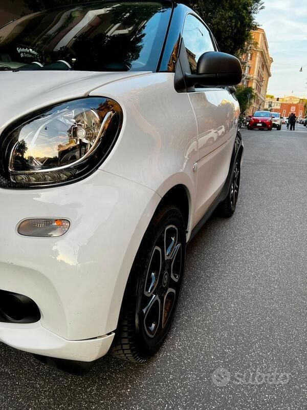 Usata Smart ForTwo Coupé 61 CV (44 kW) 2017 Utilitaria