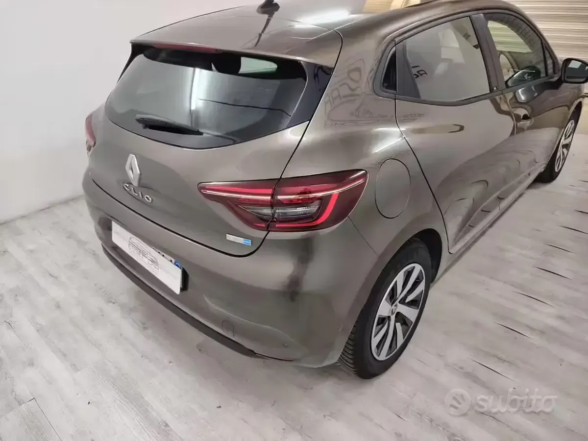 Usata Renault Clio V 91 CV (66 kW) 2020 Marrone Berlina