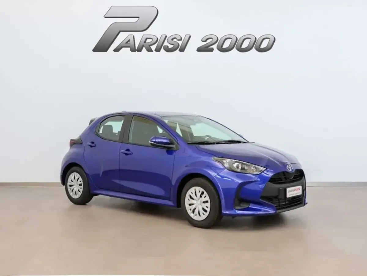 Nuova Toyota Yaris Hybrid Active 92 CV (67 kW) 2026 Blu Berlina