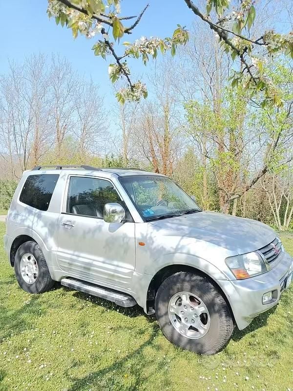 Usata Mitsubishi Pajero 160 CV (117 kW) 2002 Grigio SUV