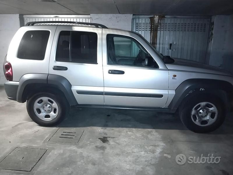 Usata Jeep Cherokee 2007 Grigio SUV