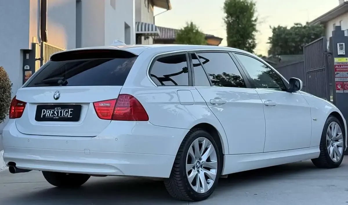 Usata BMW 318 143 CV (105 kW) 2011 Bianco Station wagon