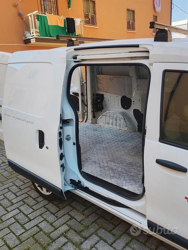 Usata Dacia Dokker 90 CV (66 kW) 2019 Bianco Monovolume