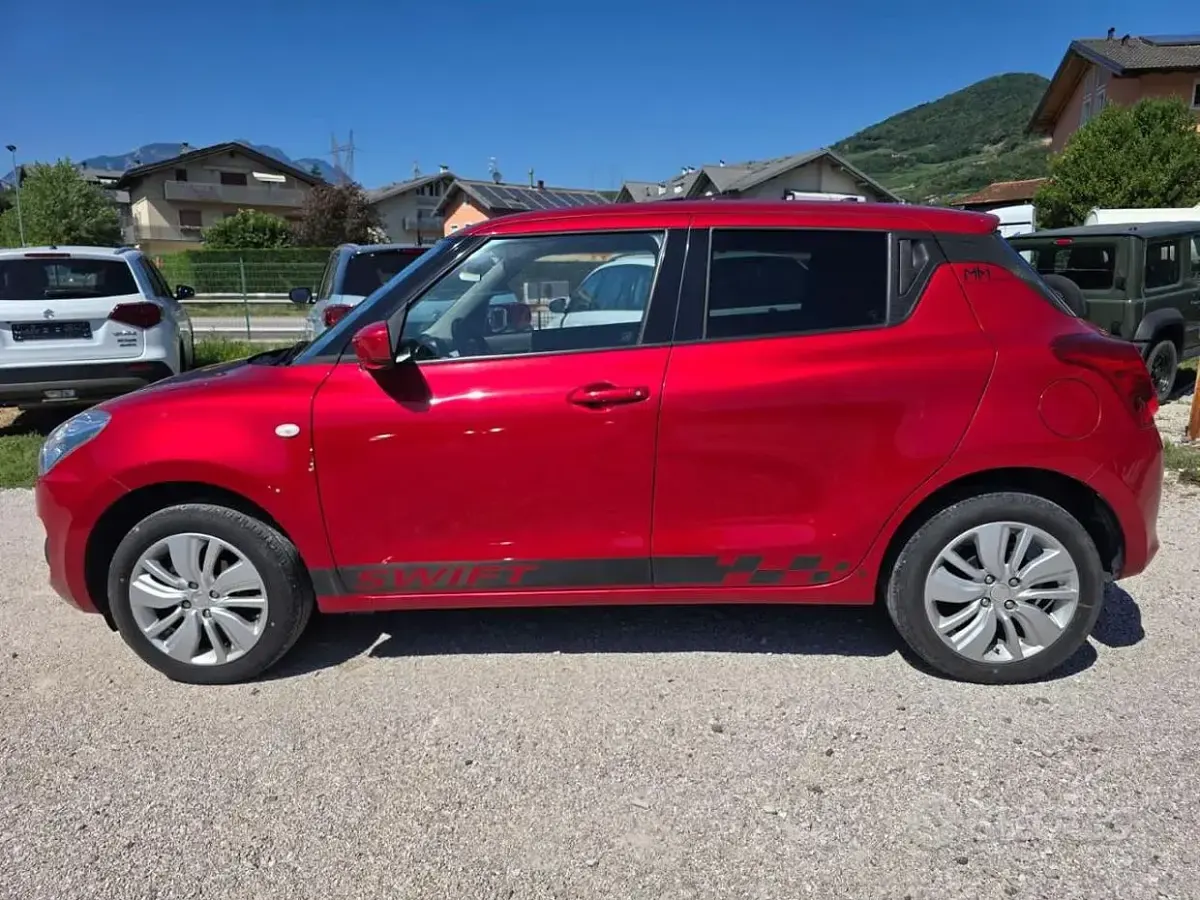 Usata Suzuki Swift 90 CV (66 kW) 2020 Rosso Utilitaria
