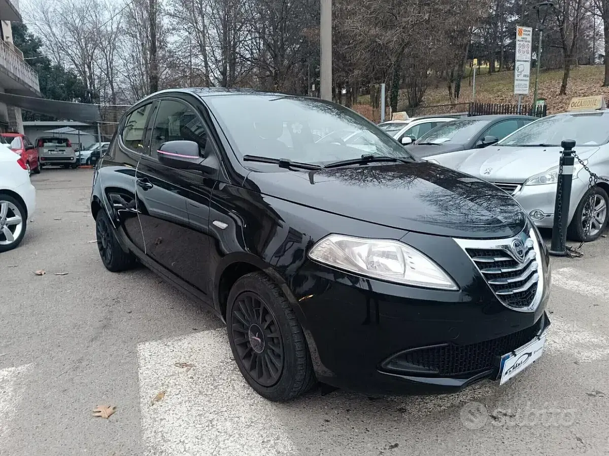 Usata Lancia Ypsilon Platinum 95 CV (69 kW) 2013 Nero Utilitaria