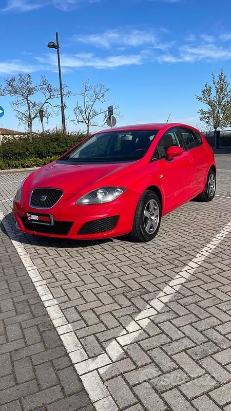 Usata Seat Leon Style 105 CV (77 kW) 2010 Rosso Utilitaria