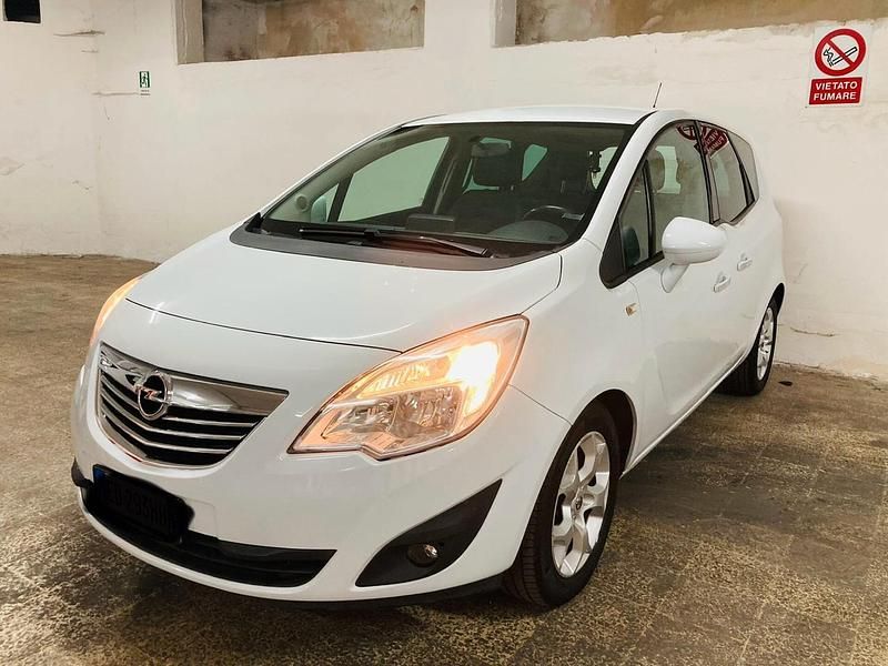 Bianco Usata 2010 Opel Meriva Monovolume | 4800 € (Buon prezzo) - Immagine 1/4