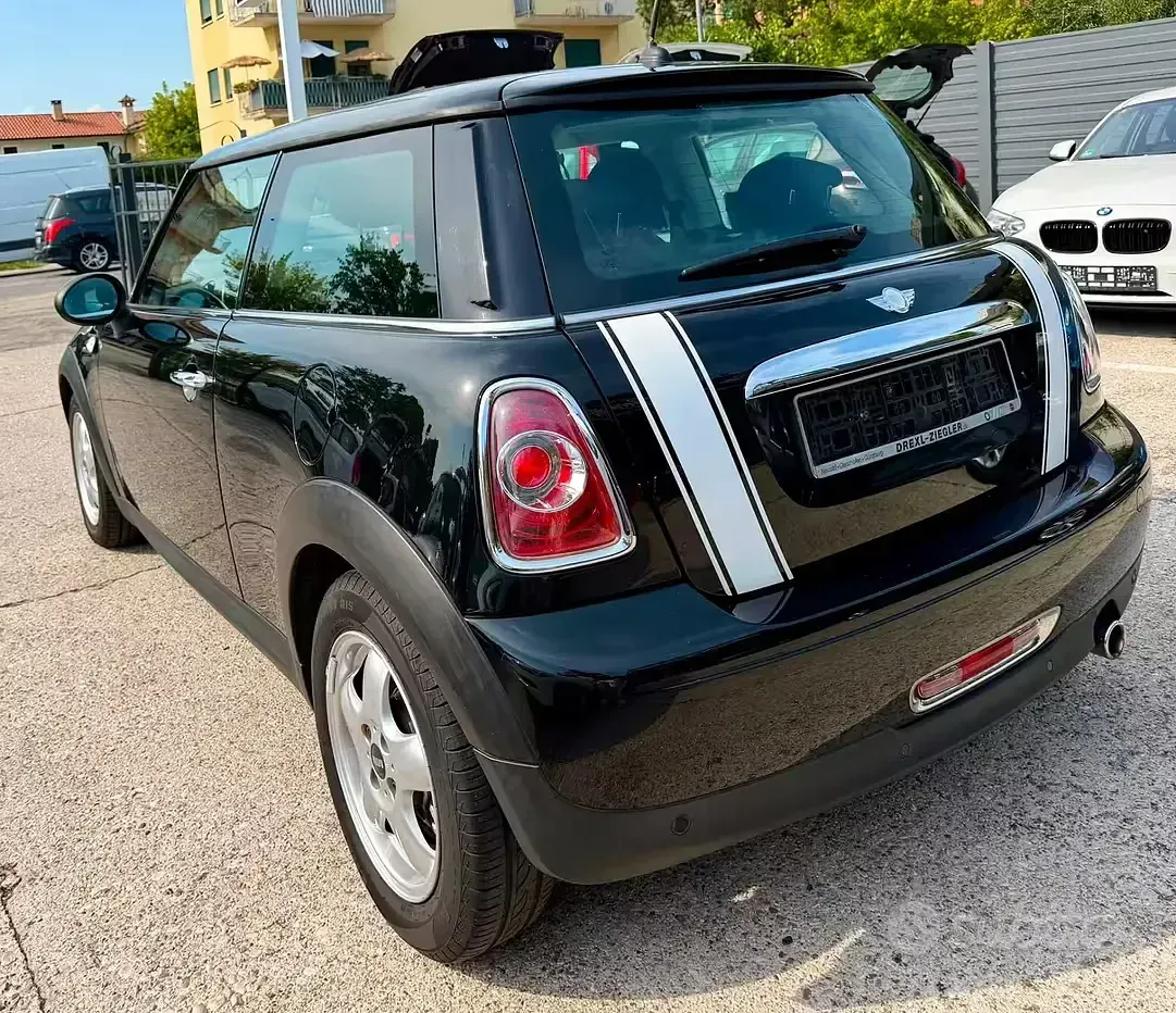 Usata Mini Cooper 98 CV (72 kW) 2011 Nero Utilitaria