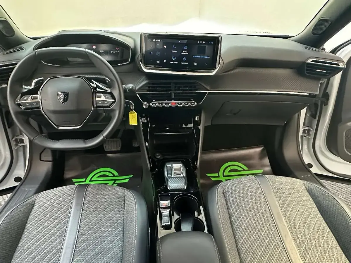 Usata Peugeot 2008 Allure 131 CV (96 kW) 2025 Bianco SUV