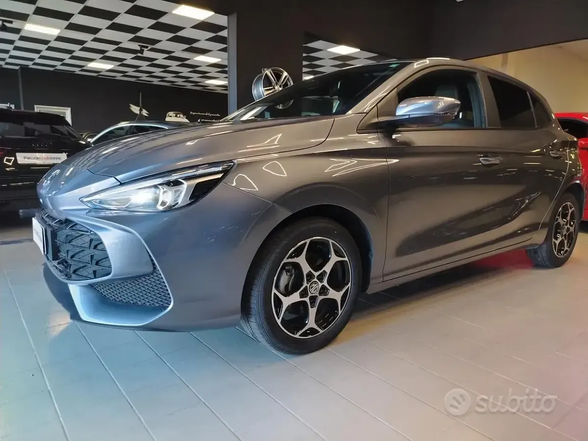 Nuova MG MG3 Luxury 194 CV (142 kW) 2025 Grigio scuro Utilitaria