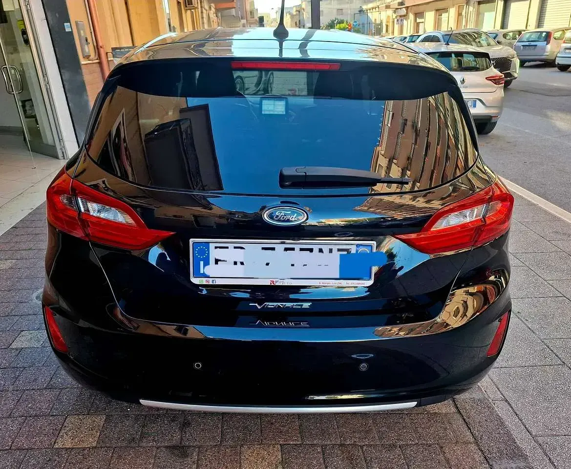 Usata Ford Fiesta Vignale 86 CV (63 kW) 2018 Nero Utilitaria