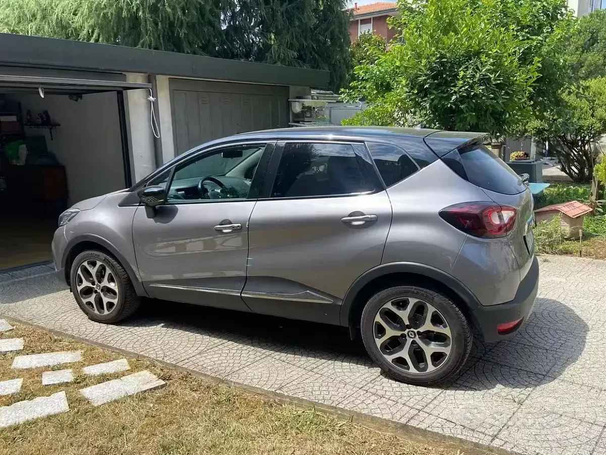 Usata Renault Captur 120 CV (88 kW) 2019 Grigio SUV