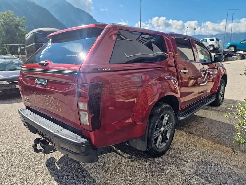 Usata Isuzu D-Max 163 CV (119 kW) 2019 Bordeaux(met.) Pick-up