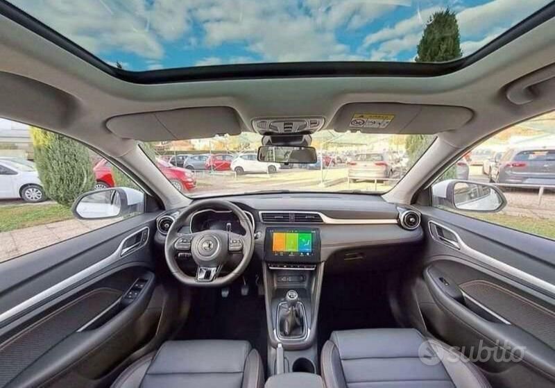 Usata MG ZS Luxury 111 CV (81 kW) 2024 Nero Berlina