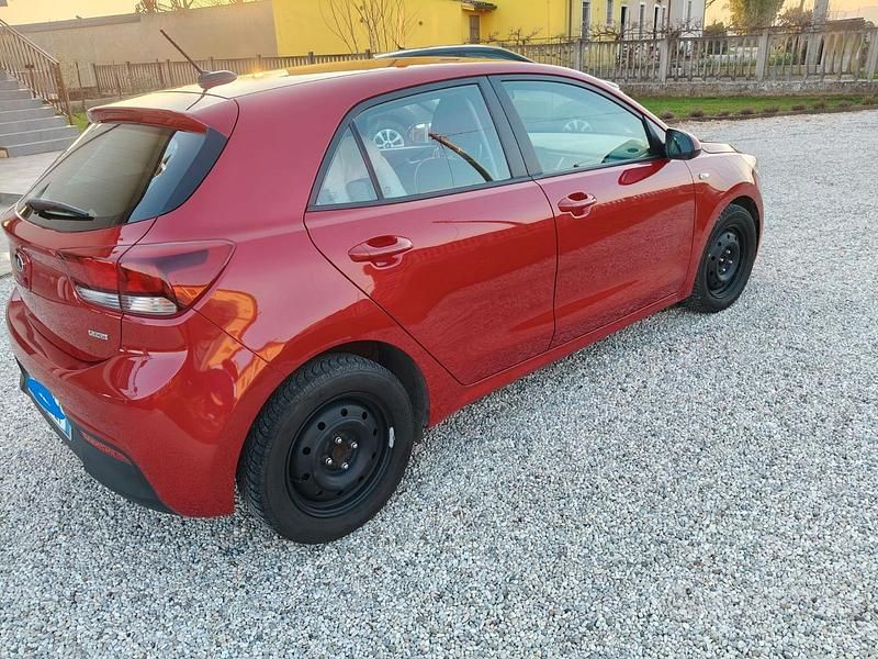Gebraucht Kia Rio Active 77 PS (56 kW) 2017 Rot Kleinwagen