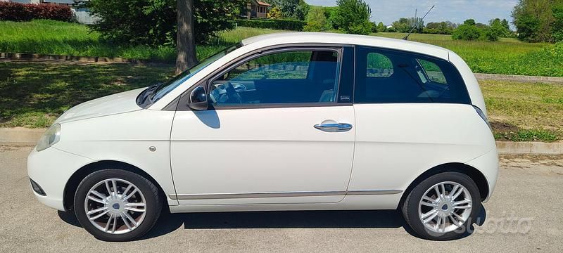 Usata Lancia Ypsilon 75 CV (55 kW) 2011 Utilitaria