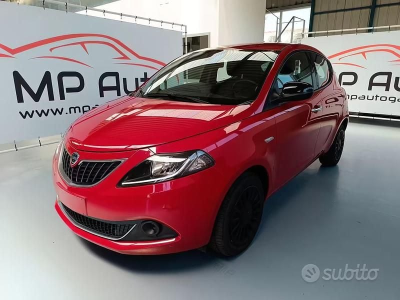Usata Lancia Ypsilon Gold 69 CV (50 kW) 2021 Rosso Utilitaria
