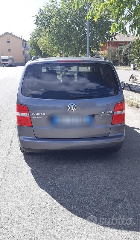 Grigio Usata 2006 VW Touran Trendline Monovolume | 2300 € (Buon prezzo) - Immagine 1/4