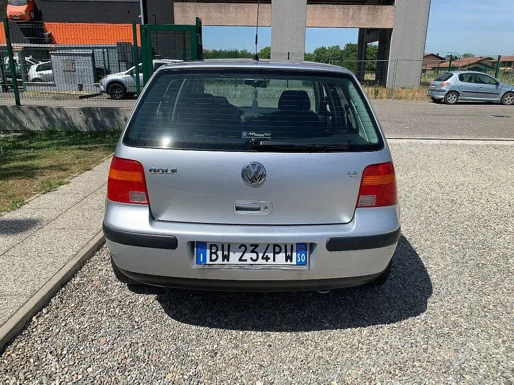 Usata VW Golf IV Highline 105 CV (77 kW) 2002 Grigio Berlina