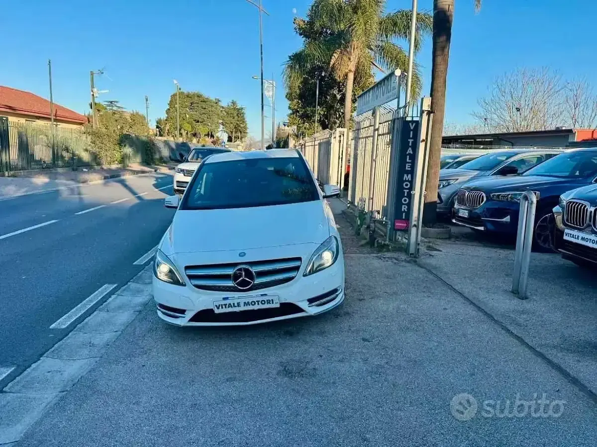 Begagnad Mercedes B200 Premium 136 HK (100 kW) 2012 Vit Minibuss