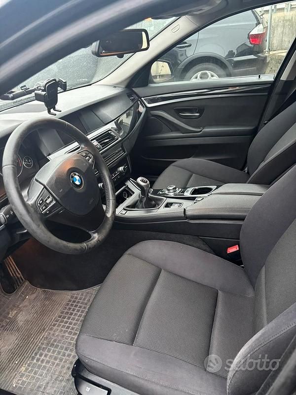 Begagnad BMW 520 2011 Svart Kombi