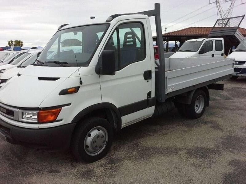 Usata Iveco Daily 129 CV (94 kW) 2000 Bianco