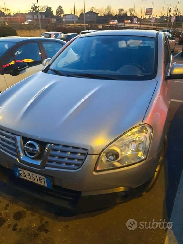Grigio Usata 2010 Nissan Qashqai SUV | 1000 € - Immagine 1/2
