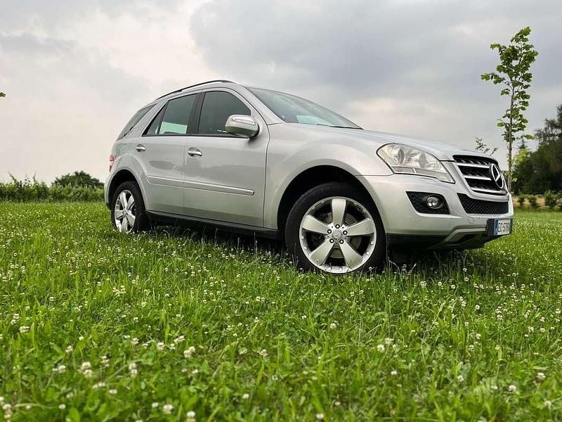 Usata Mercedes ML350 Chrome 231 CV (169 kW) 2010 Argento SUV