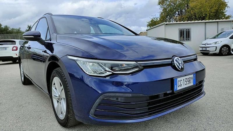 Usata VW Golf VIII Life 150 CV (110 kW) 2021 Blu/azzurro Station wagon