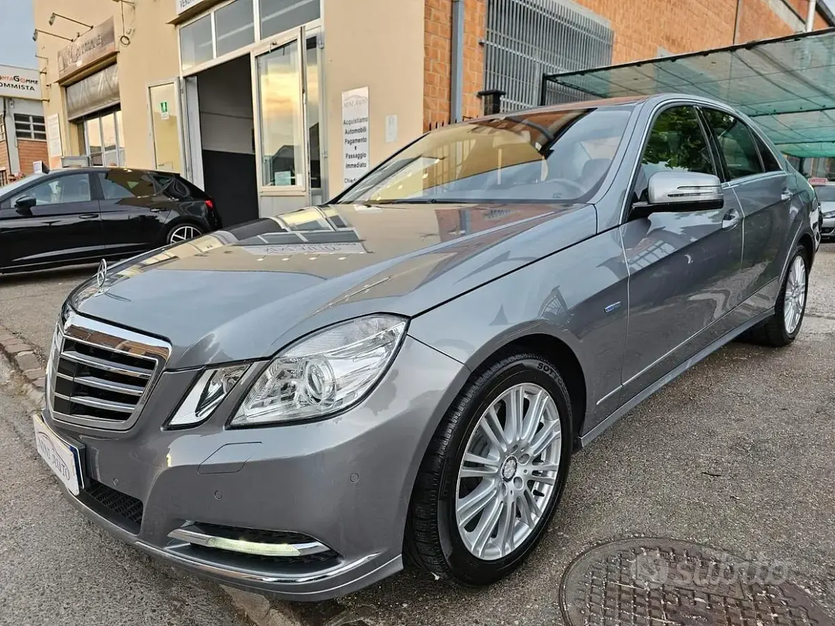 Usata Mercedes E350 Elegance 265 CV (194 kW) 2011 Grigio Berlina