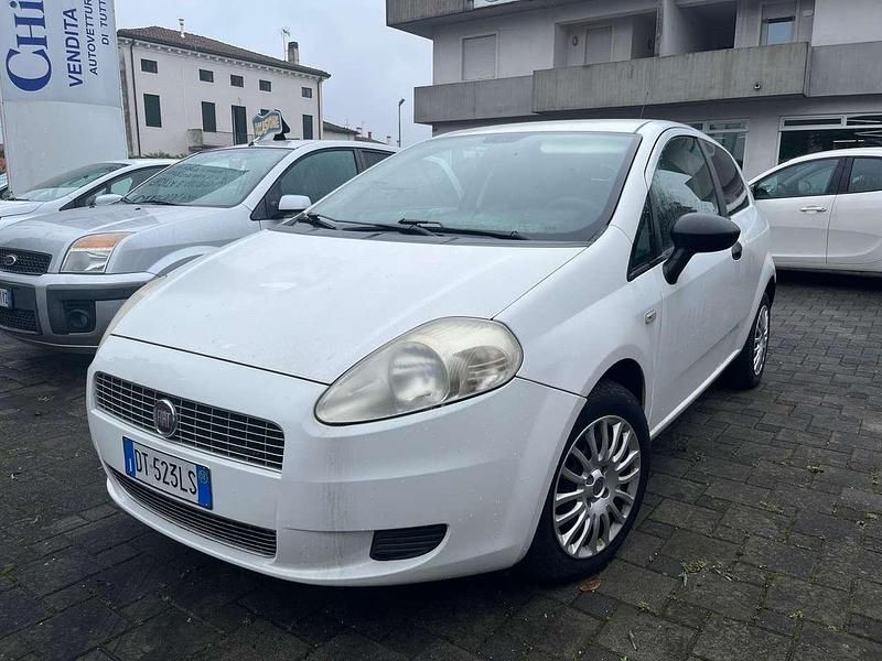 Usata Fiat Grande Punto 75 CV (55 kW) 2010 Bianco Utilitaria