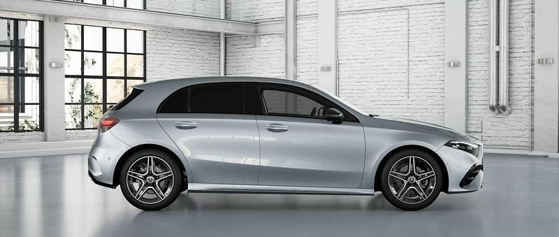 Nuova Mercedes A180 116 CV (85 kW) 2025 Grigio montagna Berlina