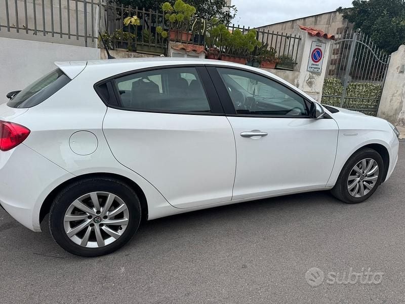 Usata Alfa Romeo Giulietta Super 120 CV (88 kW) 2016 Bianco Utilitaria