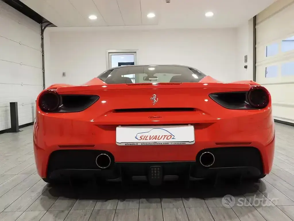 Usata Ferrari 488 670 CV (492 kW) 2016 Rosso Coupé
