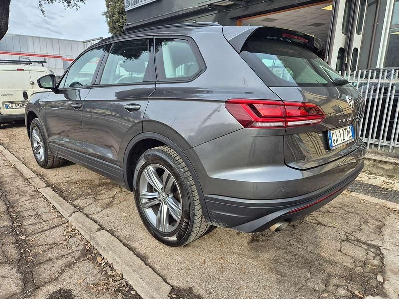 Usata VW Touareg Elegance 231 CV (169 kW) 2020 Grigio SUV