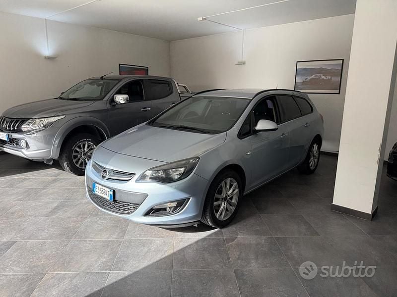 Grigio Usata 2015 Opel Astra Business Station wagon | 7500 € (Buon prezzo) - Immagine 1/4