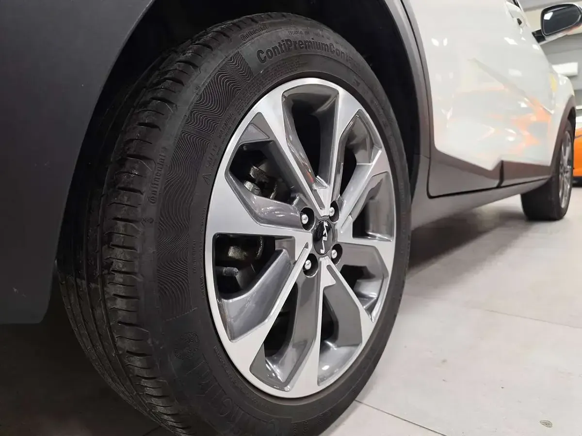 Usata Kia Stonic Style 95 CV (69 kW) 2023 Clear white SUV