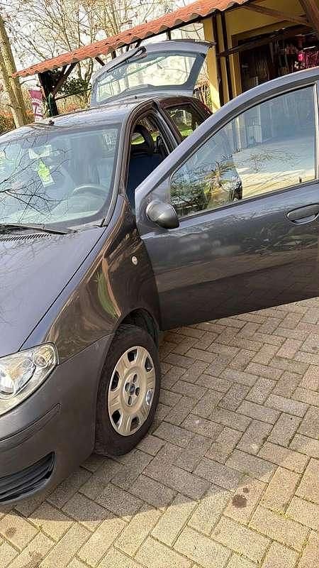 Usata Fiat Punto Dynamic 60 CV (44 kW) 2004 Grigio Utilitaria
