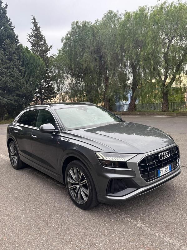 Usata Audi Q8 S-Line 285 CV (209 kW) 2019 Grigio SUV