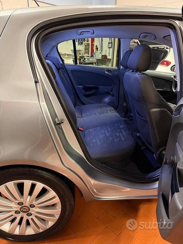Usata Opel Corsa Cosmo 75 CV (55 kW) 2011 Grigio Utilitaria