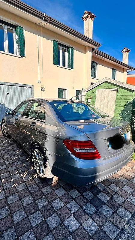 Usata Mercedes C200 184 CV (135 kW) 2012 Grigio Berlina